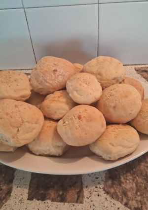 Una foto de Pancitos condimentos con dobles de quesos🧀🥖