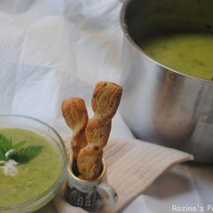 Leek and green peas soup A picture of Leek and green peas soup.