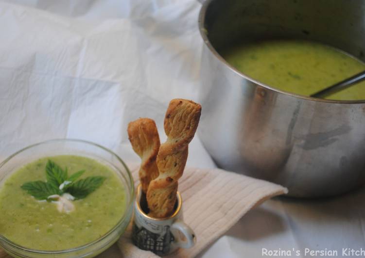 Leek and green peas soup