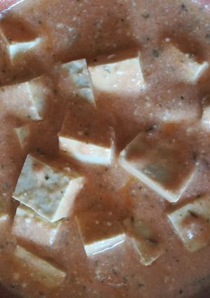 Una foto de Tofu marinado en tomate yogurt