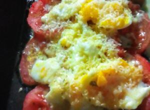 Una foto de 🎉Huevos duros gratinados🥚🥚