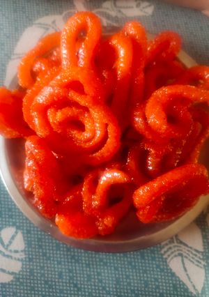 Suji ki kurkuri jalebi रेसिपी मुख्य फोटो