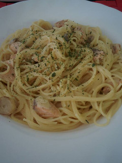 Una foto de Spaghettis con salmón y champiñones