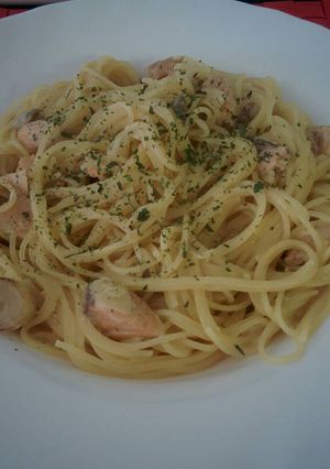Una foto de Spaghettis con salmón y champiñones
