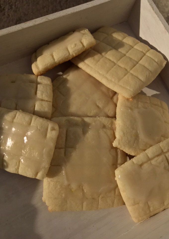 Una foto de Galletitas de limón con glasé súper fáciles y ricas🥰