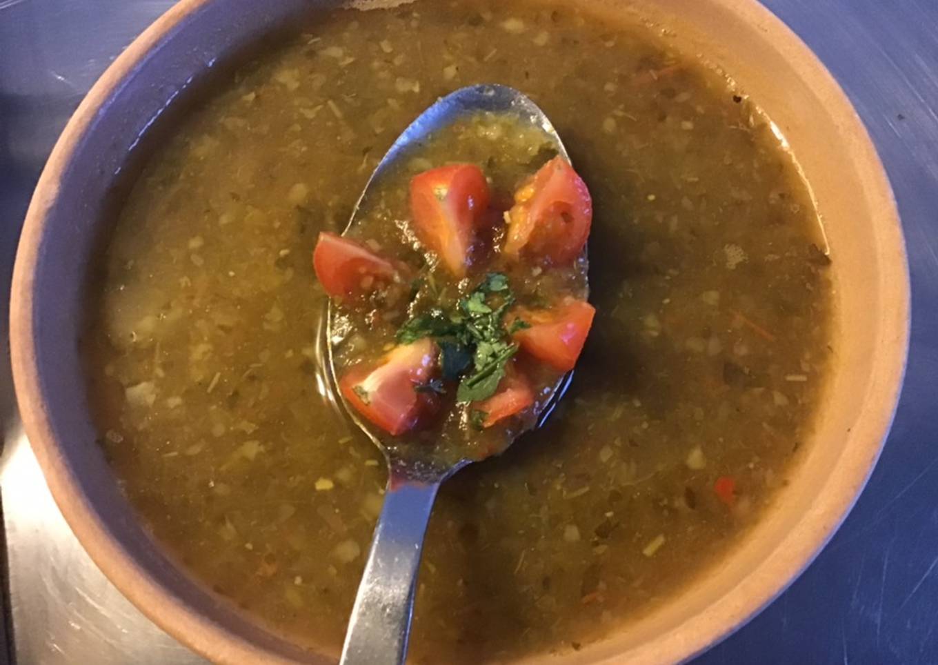 Soupe de navets céleri branche topinambour et tomates au citron confit