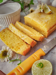 A picture of Lemon Pound Cake.