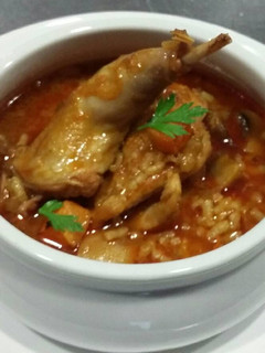 Una foto de Arroz caldoso de perdiz y setas