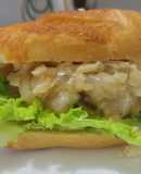 Sándwich de pollo y cebollas grilladas🥪🧀🍗