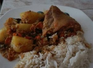 Una foto de Guiso de gallina en leche de coco