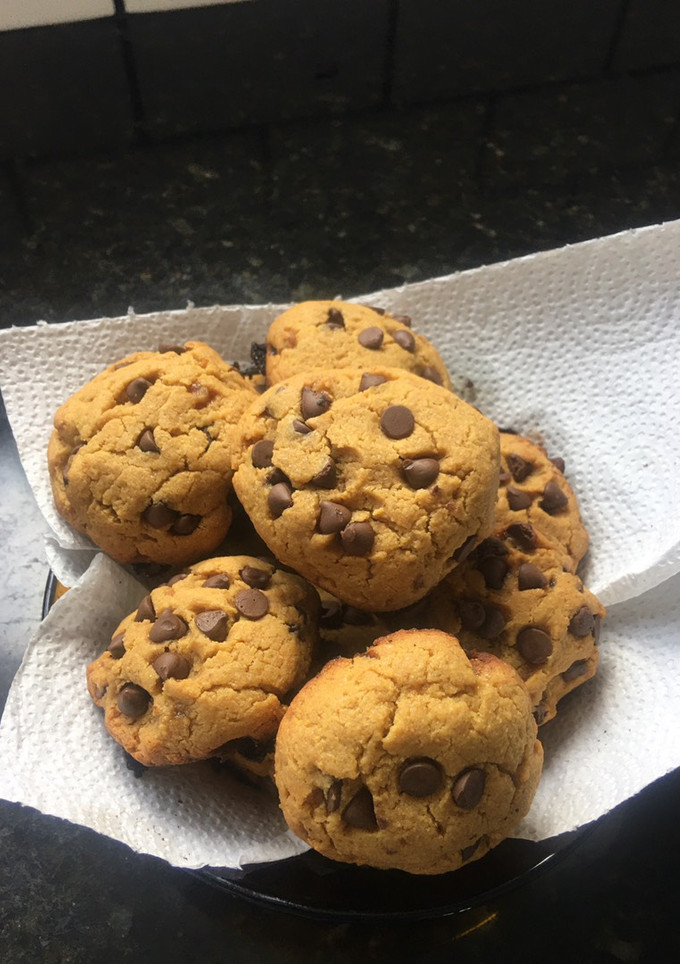 Una foto de Galletitas de harina de garbanzos y chispas de chocolate 🥰
