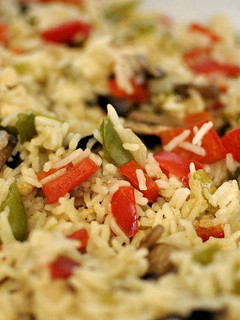 Una foto de Arroz basmati con pollo y verduras