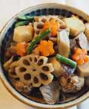 Verduras y pollo cocidos (Nishime, 煮しめ) comida japonesa