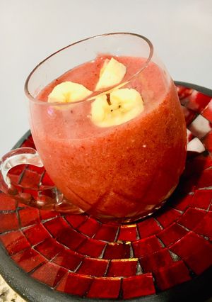Una foto de LICUADO DE 🍒CIRUELAS🍒 Y 🍐🍐PERAS 🍐🍒🍐🍒
