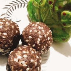 A picture of Instant Oreo Ladoo.