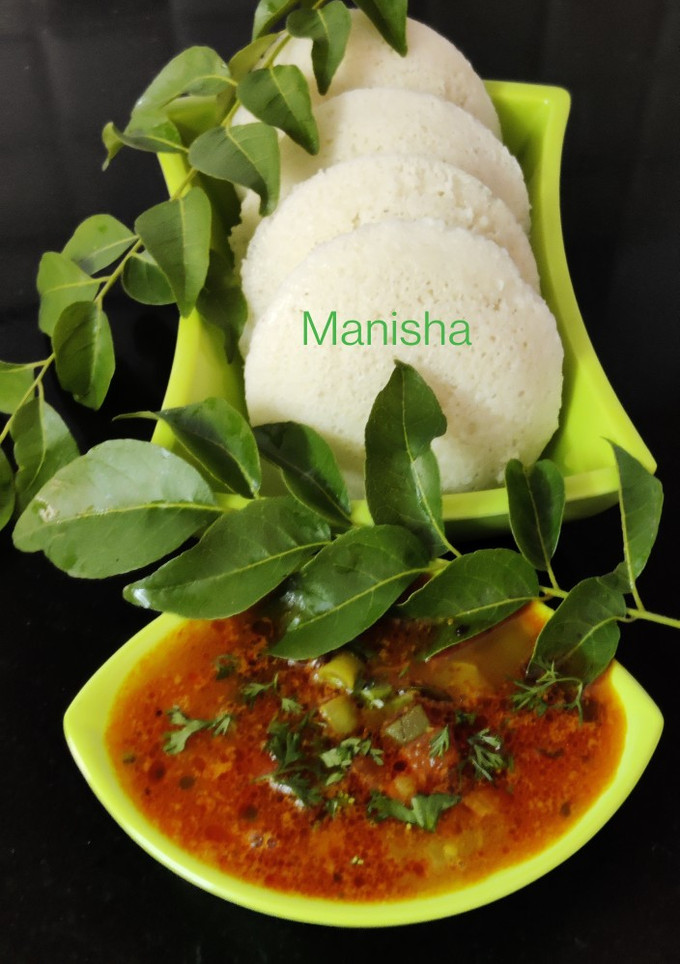 A picture of Idli Sambar.
