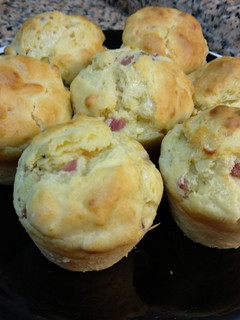 Una foto de Muffins de jamón y queso