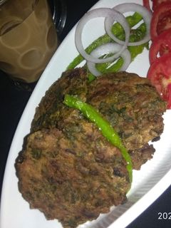 पालक वडा (Palak Vada recipe in Hindi) रेसिपी मुख्य फोटो