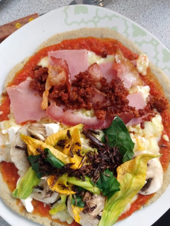Una foto de Pizza fit (avena y amaranto) en sartén !