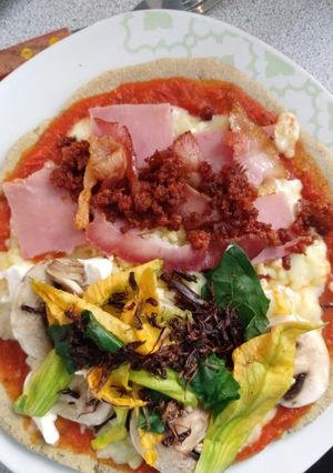 Una foto de Pizza fit (avena y amaranto) en sartén !