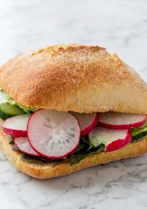 Zdjęcie przepisu McMuffin twarożek rzodkiewka a la McDonalds.