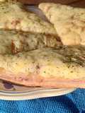 Fugazzeta rellena de jamón y queso