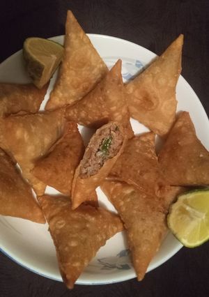 A picture of Beef Samosas.