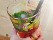 Une photo de cocktail avec alcool rhum