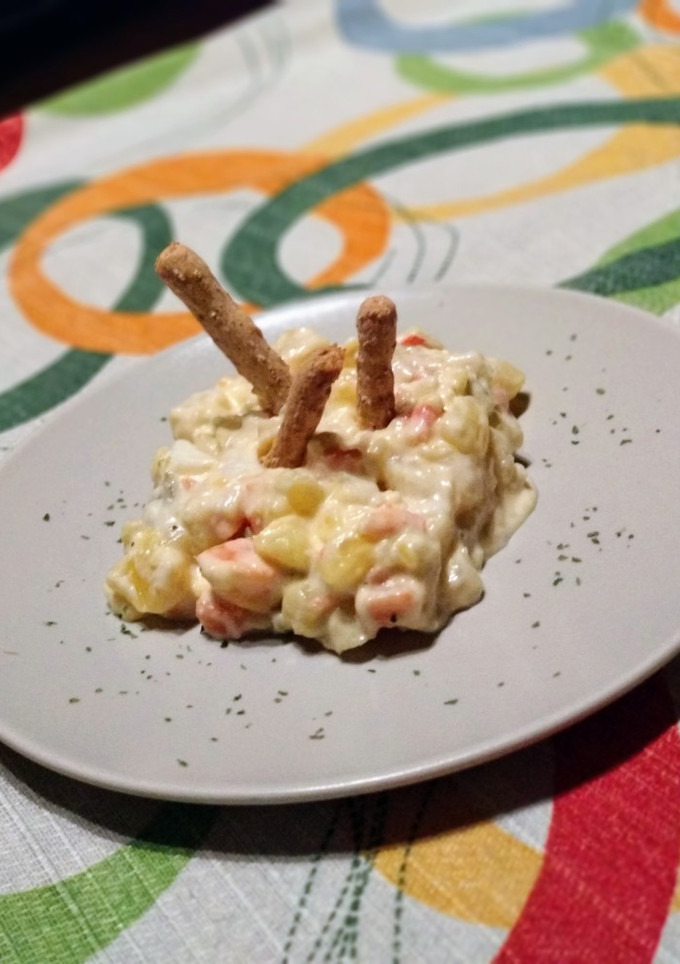 Una foto de Ensaladilla al estilo de mi madre con mayonesa casera