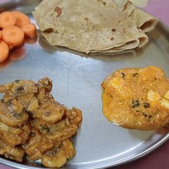 A picture of Garlic mushroom masala.