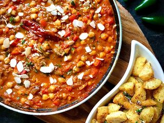 🌱 Vegan Pulled Aubergine & Chickpea Coconut Curry 🍛