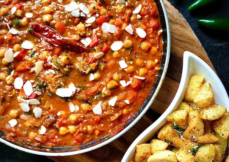 🌱 Vegan Pulled Aubergine & Chickpea Coconut Curry �?�