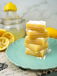 Una foto de Barritas de limón o lemon bars