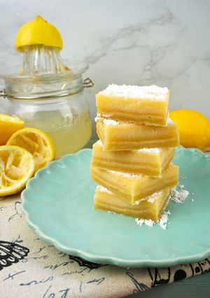 Una foto de Barritas de limón o lemon bars
