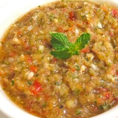 A picture of Mint and Chibad(Cucumis Callosus) Chutney.