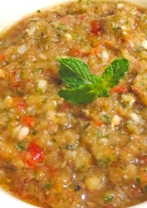 A picture of Mint and Chibad(Cucumis Callosus) Chutney.