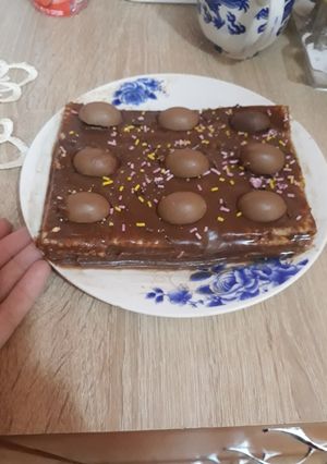O poză a rețetei Prăjitură fără coacere cu biscuiți și ciocolată.