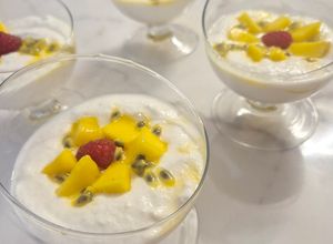 Une photo de Mousse au fromage blanc à la mangue 🥭 coeur passion