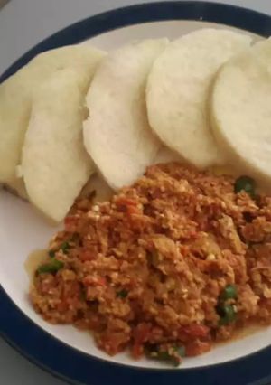 A picture of Yam and egg sauce.