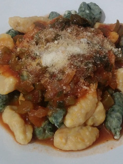 Una foto de Ñoquis de Espinaca y de Calabaza, ambos con Ricotta