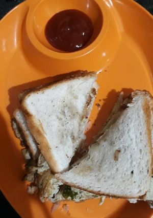 ऑमलेट सैंडविच (Omelette sandwich recipe in Hindi) रेसिपी मुख्य फोटो