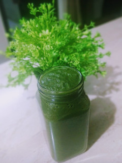 धनिया व हरी मिर्च की चटनी(Coriander Green Mirch Ki Chutney Recipe In Hindi) रेसिपी मुख्य फोटो