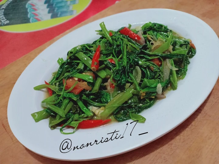 Cara Gampang Menyiapkan Resep Tumis kangkung saus tiram yang Bisa Manjain Lidah Anti Ribet, Mantap