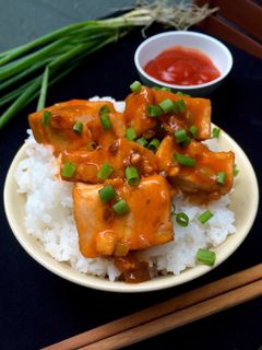 Hình của món Đậu hũ sốt cay.