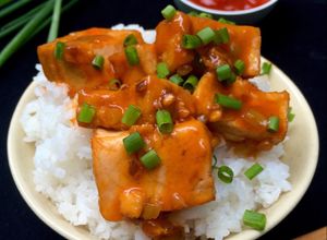 Hình của món Đậu hũ sốt cay.