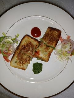 तवा पनीर सैंडविच (Tawa Paneer Sandwich recipe in Hindi) रेसिपी मुख्य फोटो