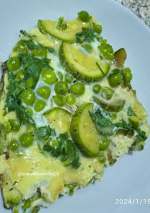 Une photo de Omelette petit pois et courgettes 🥚
