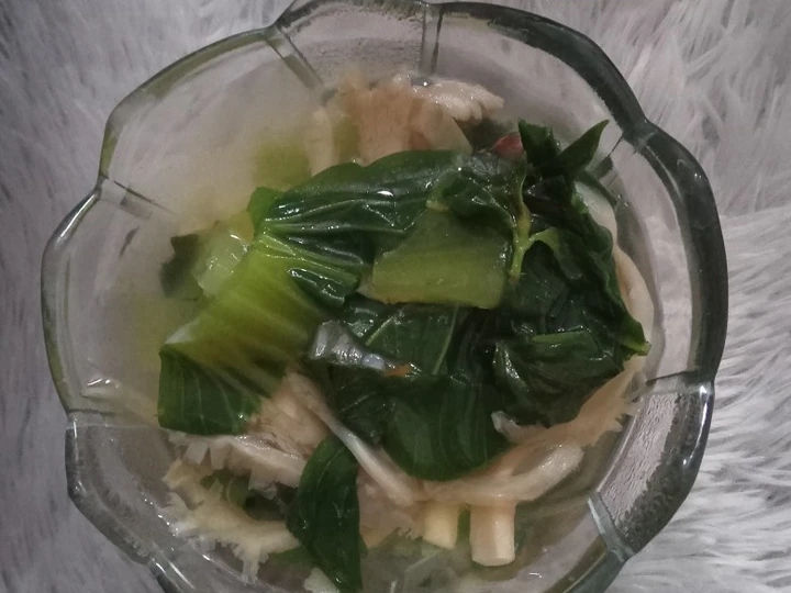 Easy Ways Prepare Recipes Sayur bening pakcoy+jamur tiram+kemangi the Can Spoil the Tongue Appealing.