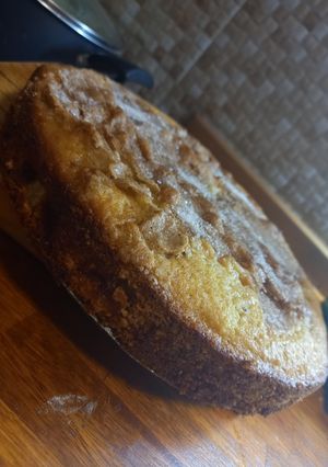 Una foto de Torta de manzana y canela súper fácil y rica😋