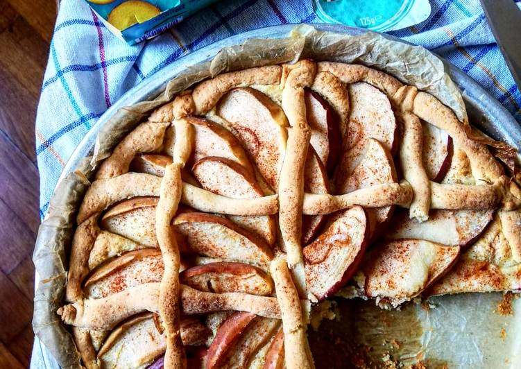 Crostata alle mele con frolla allo yogurt